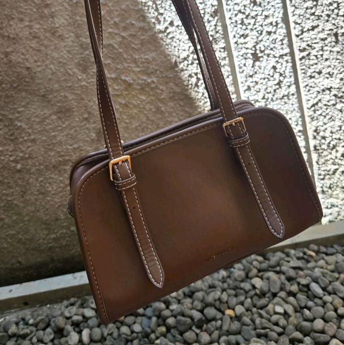 [Preloved] MOSSDOM Handbag Shoulderbag Wanita dengan Desain Elegan dan Tali Panjang untuk Gaya Sehar