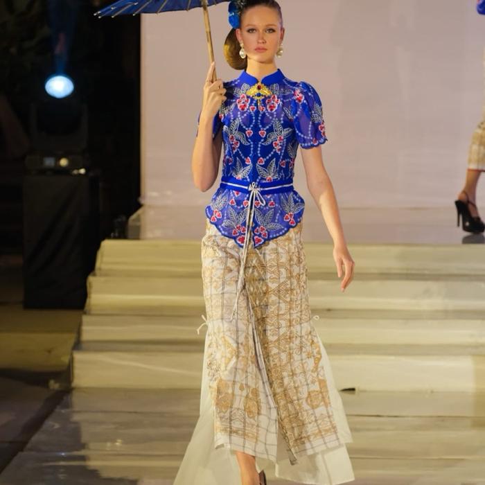 Kamen Endek Bordir Songket Motif Angsa Perpaduan Kain Khas Bali Tenun dengan Bordir Songket Benang P