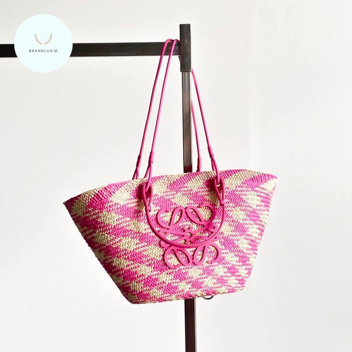 LOEWE ANAGRAM IRACA PALM MEDIUM BASKET BAG FUCHSIA