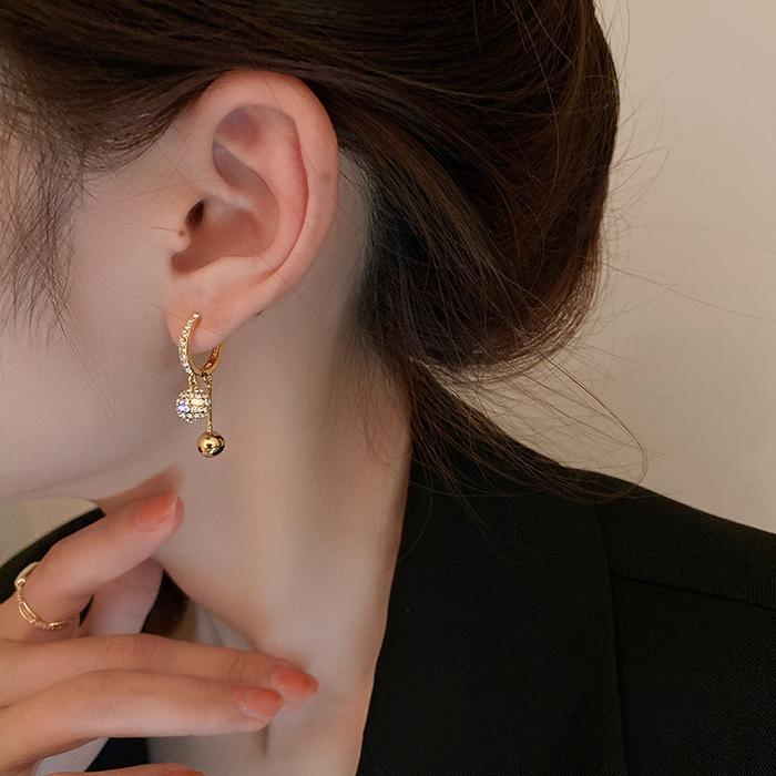 AT76 Beli 68K dapat gratis bonus (COD)Anting Hijab Klip Jepit Gaya Korea - Bola Berlian & Bola Emas 