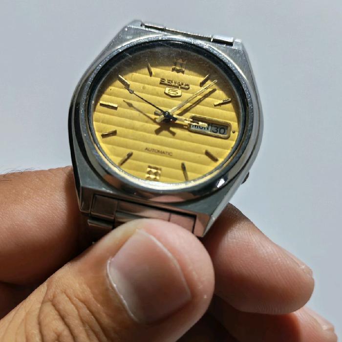 Seiko 5 Vintage 7009 3130 Jam Tangan Pria dengan Tali Logam dan Dial Kuning Klasik Watches
