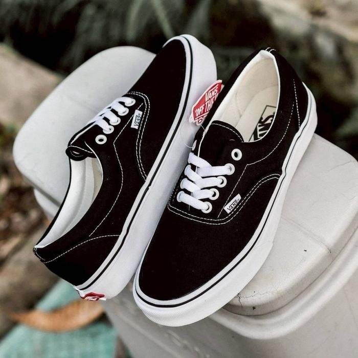Vans Era Classic Hitam Putih Sepatu Sneakers Klasik untuk Pria dan Wanita Best Seller Sepatu Formal 