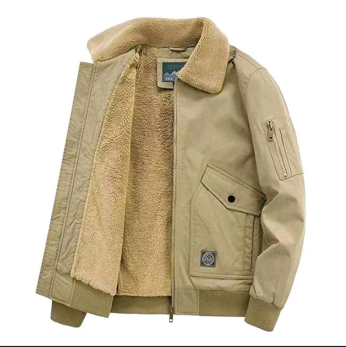 Blazer Pria dengan Lapisan Dalam Bulu Lembut dan Desain Zipper Stylish untuk Tampilan Modern Jaket k