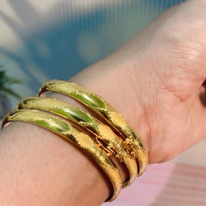 Gelang lilit emas
