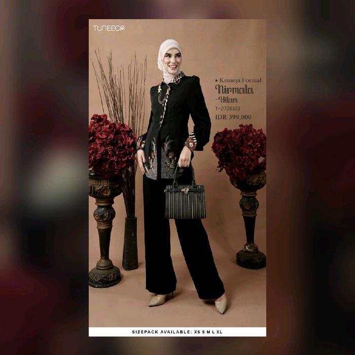 TUNEECA Kemeja Formal Nirmala Hitam T-0726103
