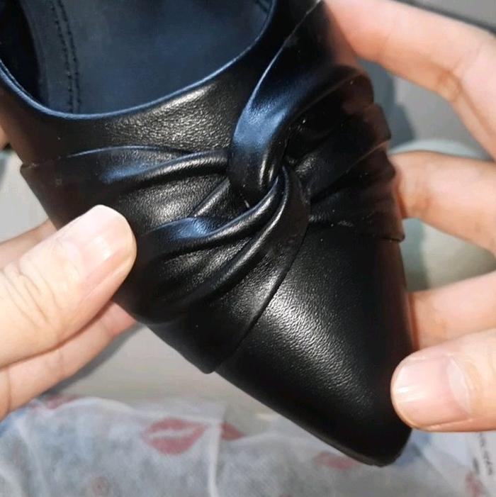 Heels Sofiya Hitam No. 38 Bantalan Empuk, Tinggi Hak 3 CM, Cocok untuk Acara Formal dan Non Formal -