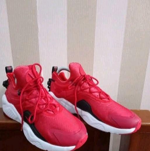 Sepatu Nike size 40 preloved