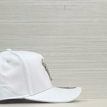 Topi Baseball Banteng Putih Besi Silver