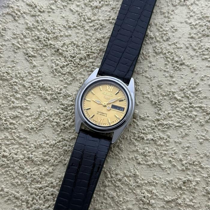 Dresswatch Jam tangan Seiko 5 Classic Ladies Second Preloved Vintage