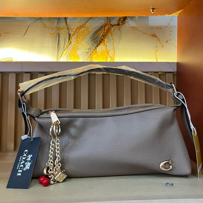 Coach Tas Tangan Wanita Model Handbag dengan Rantai dan Hiasan Bunga Merah