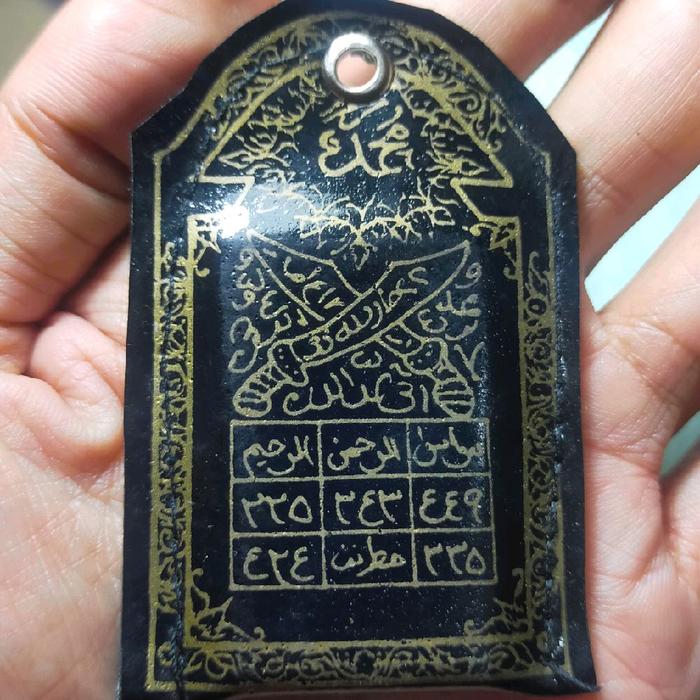 Wapak kaligrafi arab penangkal tyul diselipkan dompet