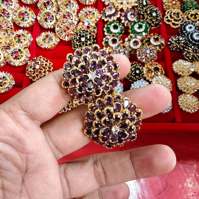Cincin Perempuan Permata Kecubung Ungu Elegan dengan Desain Bunga Mewah untuk Tampilan Maksimal