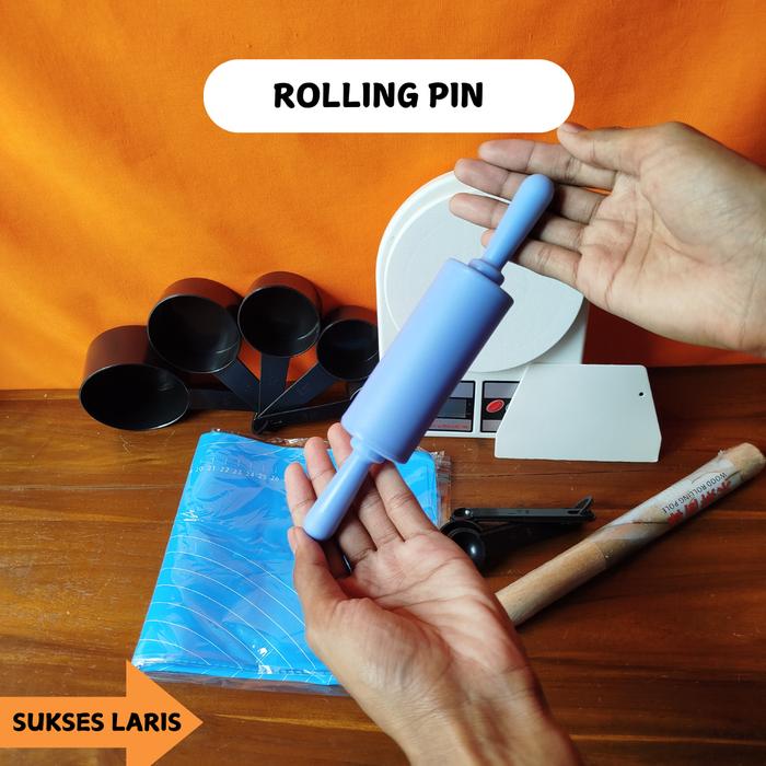 PAKET PEMB T ADONAN | ALAS SILIKON ROLLING PIN SILIKON ROLLING PIN KAYU TIMBANGAN D ITAL SENDOK TAKA