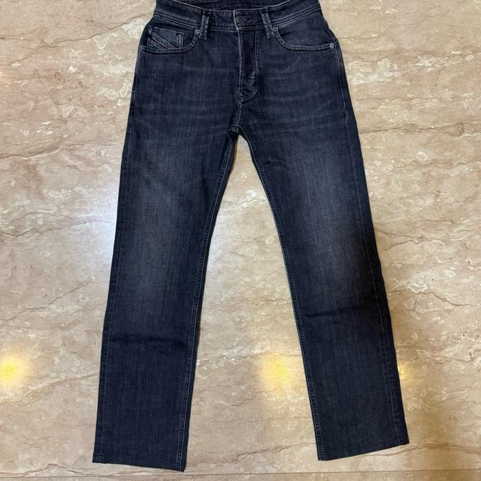 Diesel Jeans Regular fit. Size 28. Code 1985 Larkee. RRP 2.5jt++. Mint Condition. Pria Celana Denim