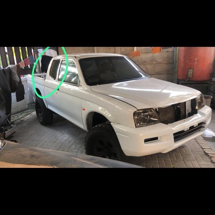 kaca angin kanan mitsubishi strada L200 mega cabin R1