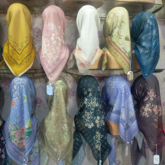 Fiolla Voal hijab segiempat bordir dan motif ( isi 3 pcs random)