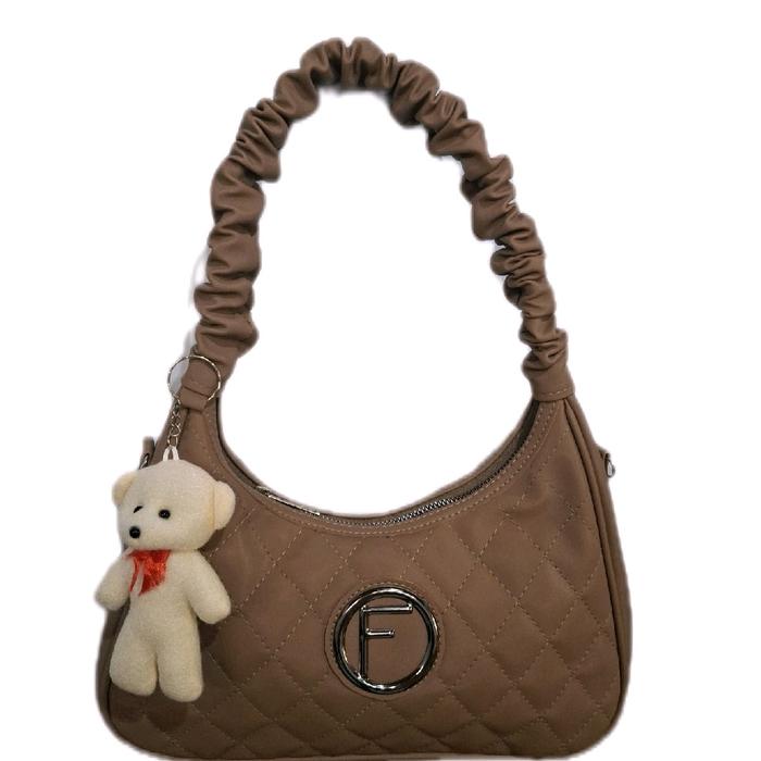 Tas bahu juga slempang produk lokal , cantik dan rlegan d pakai walaupun cuma harga 65000 , tas ini 