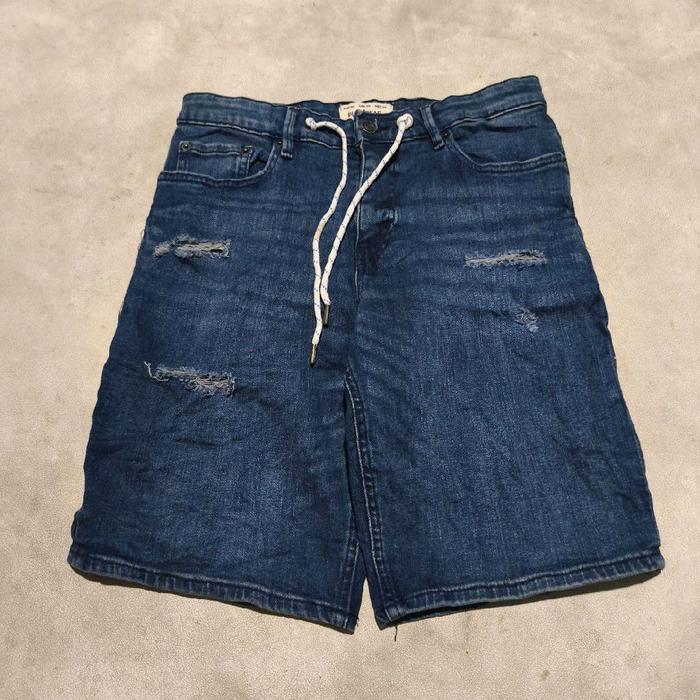 Celana pendek denim jeans pria pull & bear bekas