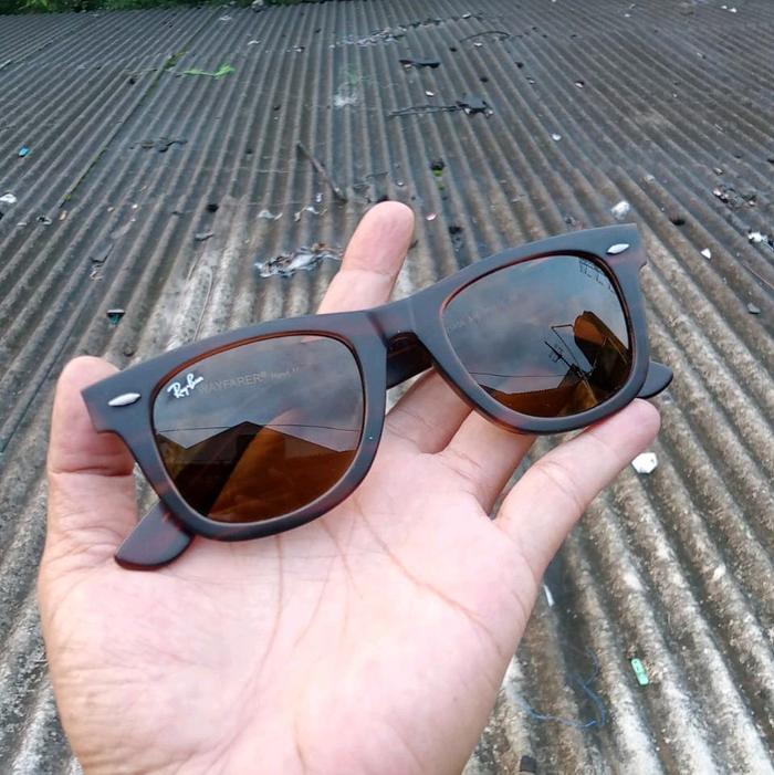 rayban wayfarer CELASSIC RB 2140A   type lensa B15 browen.lensa 50-22  kondsi mulus Eyewear Kacamata