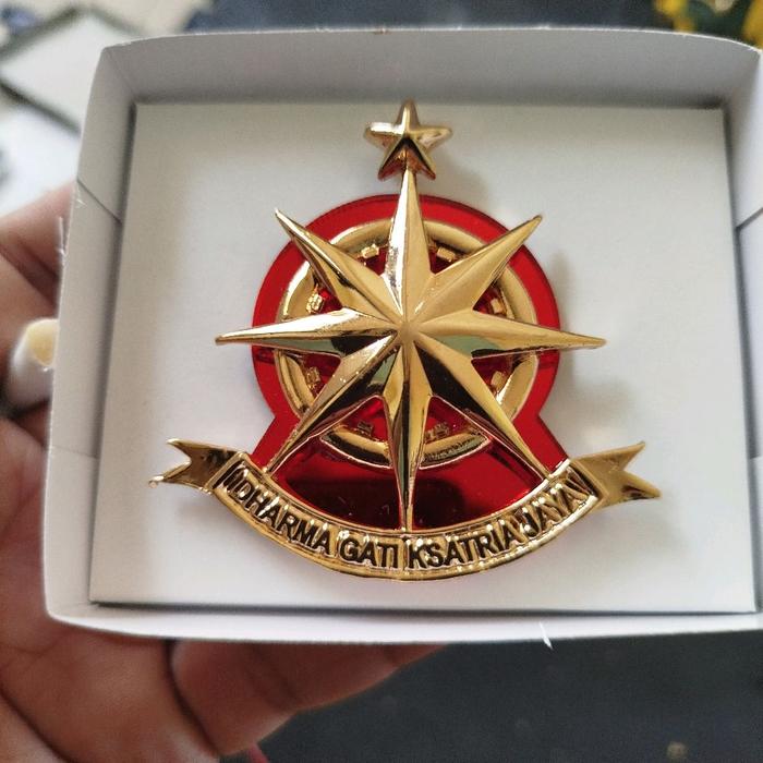 Emblem baret bekang dasar mika akrilik