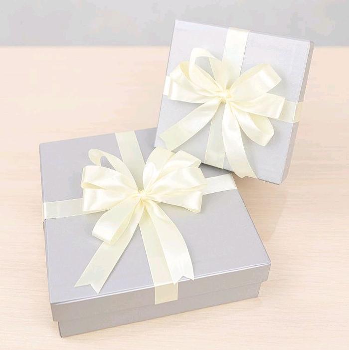 Gift Box Hampers ukuran 25x25x10 + gratis hiasan pita