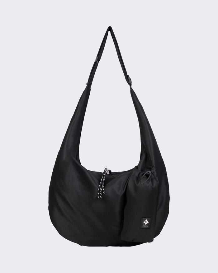 Fertig - Maison Tubular 1.0 Raven Sling Bag - Tas Selempang Parasut Hitam Pria Wanita Muat Banyak De