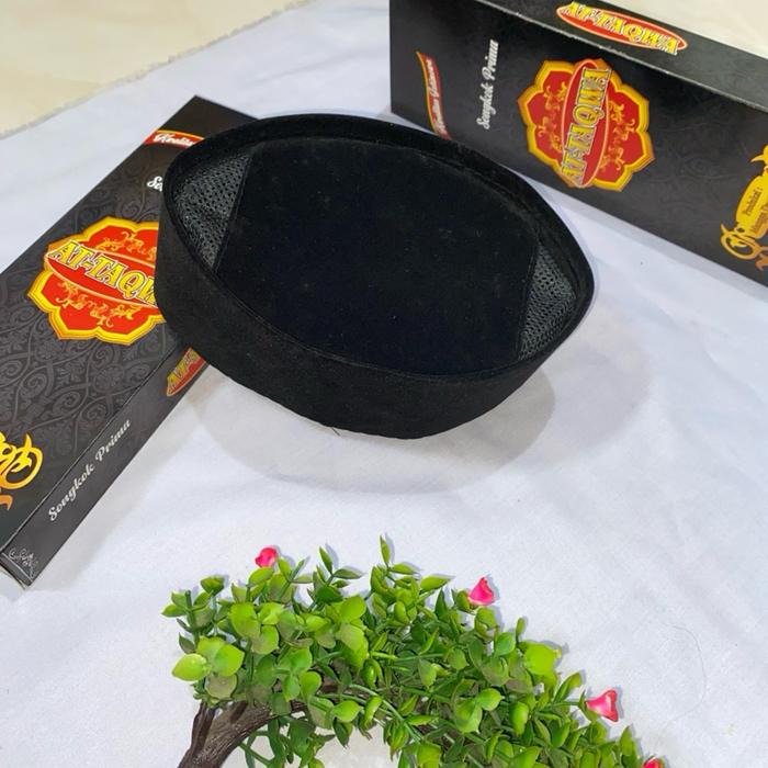 At-Taqwa Peci Songkok Premium Hitam dengan Desain Elegan dan Kualitas Terbaik