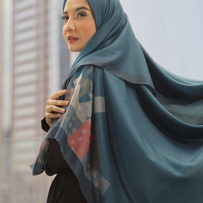 Deenay x zaskia sungkar warna blue tanpa kemasan