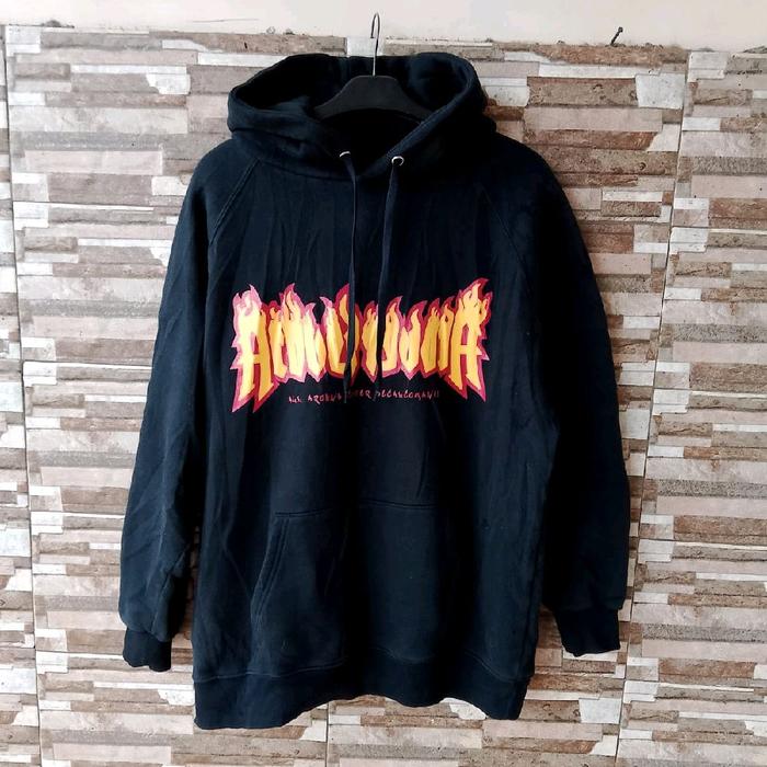 Acover Flame Big Logo Hoodie Hitam dengan Desain Api Menarik untuk Gaya Kasual
