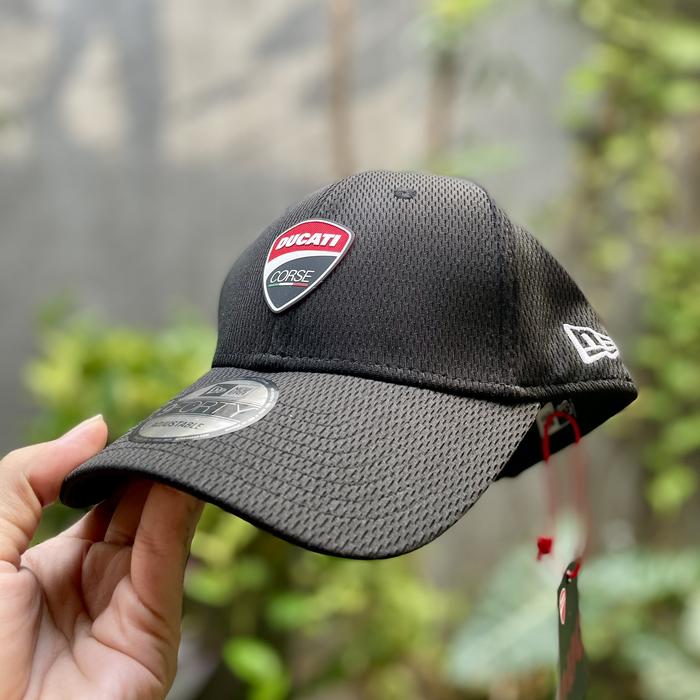 Topi Ducati Corse Dashmark Mesh Black 9FORTY Adjustable Cap, MotoGP Original NEW ERA – BRAND NEW – M