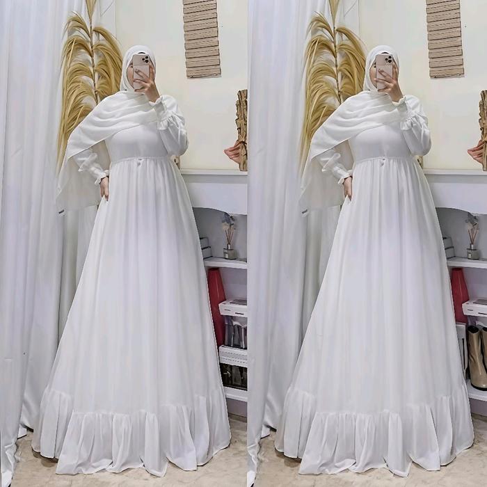 Gaun Putih Elegan dengan Lengan Panjang dan Ruffle di Bawah Gamis Muslimah Modern untuk Acara Spesia