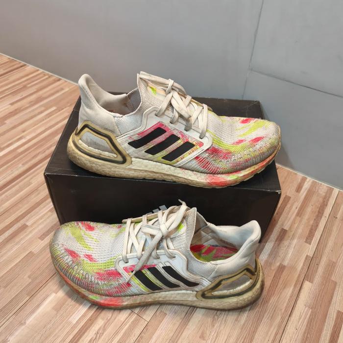 Adidas Ultraboost 20 Heatmap FW8169 Size US 9½ JP 27,5cm Kondisi masih bagus seperti di foto, belum 