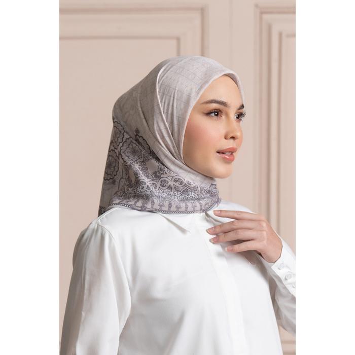 Wearing Klamby - Kawuna Scarf