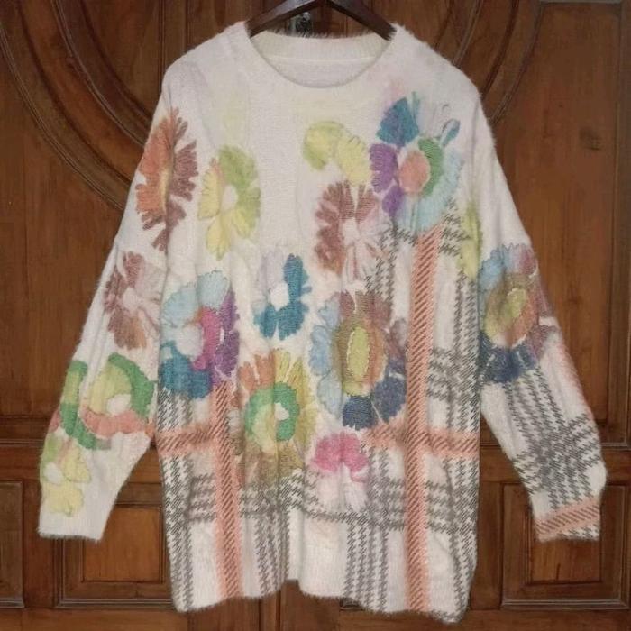 PRELOVED Sweater Rajut Kepang Bulu Fuzzy Wanita Broken White Tartan Mix Bunga Rainbow Bigsize LD 120