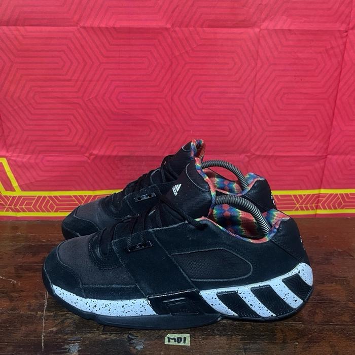 Sepatu basket second ori adidas regulat size 42