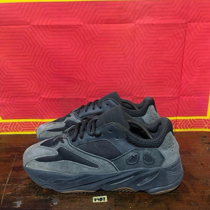 Sepatu second ori adidas yezzy 700 size 45