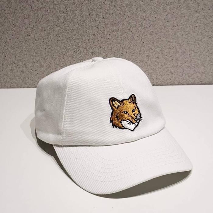 Maison kitsune fox head unisex baseball cap in white