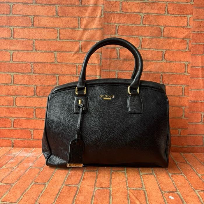 St.Scott London Tas Tangan Wanita Hitam Kulit Asli dengan Desain Elegan dan Fungsional untuk Gaya Ha
