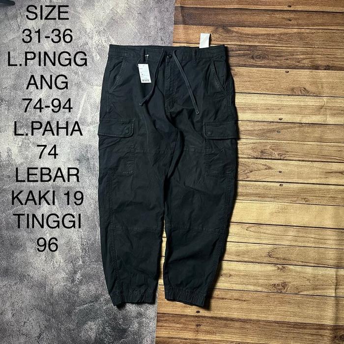UNIQLO JOGGER CARGO PANTS