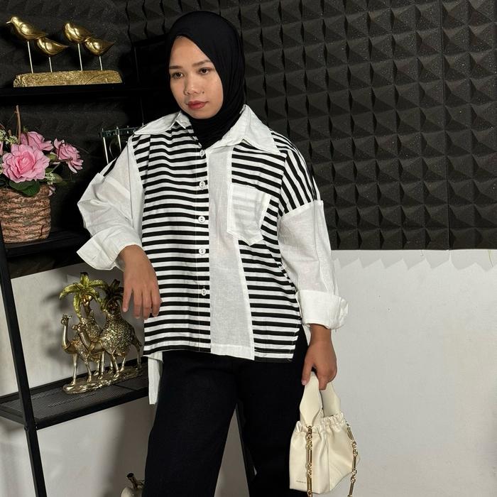 Kemeja Garis Hitam Putih Premium Atasan Wanita Casual Panjang Baju Dewasa Motif Cewek