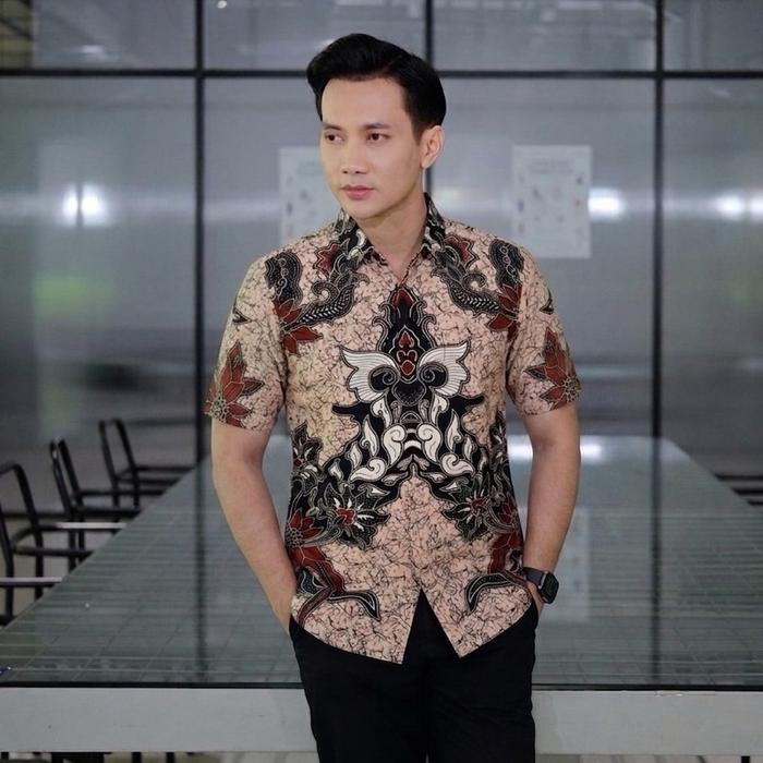 BAJU BATIK PRIA SLIM FIT PREMIUM MOTIF ADERA CREAM BAHAN KATUN LAPIS FURING Lengan pendek warna COKL