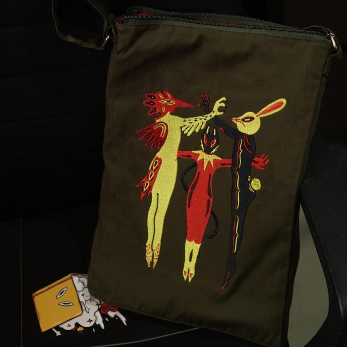 Totebag Pemburuan Show The Monster Army