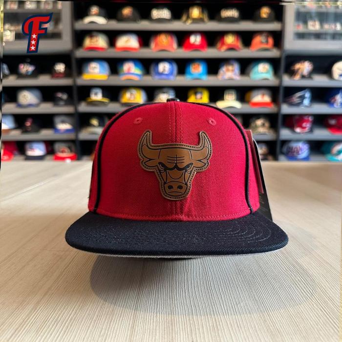 Topi NBA Pro Standard Chicago Bulls 6x World Champions Red Snapback Hat Original