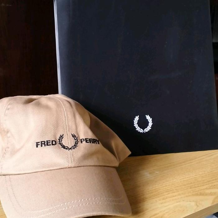 topi Fred Perry graphic branded twill cap