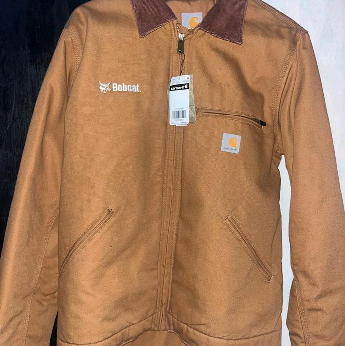 Carhartt Jaket Detroit Carhartt x Bobcat dengan Desain Klasik dan Fungsionalitas Tinggi