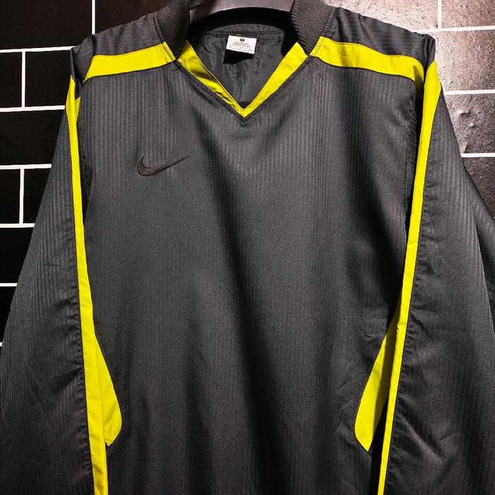 jaket thrifting tracktop NIKE original size L Pria Wanita Sweater Unisex