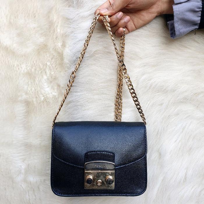 Tas Furla Mini Metropolis Sling Bag Hitam Kulit Asli Tali Rantai