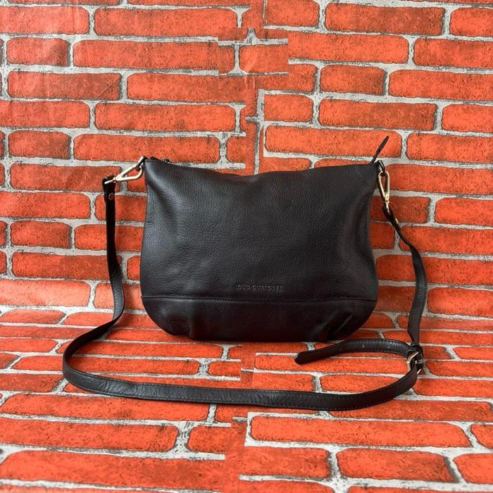 TAS SLING LOUIS QUARTORZE KULIT ASLI WANITA SECOND BRANDED HITAM / TAS SELEMPANG KULIT ASLI WANITA L