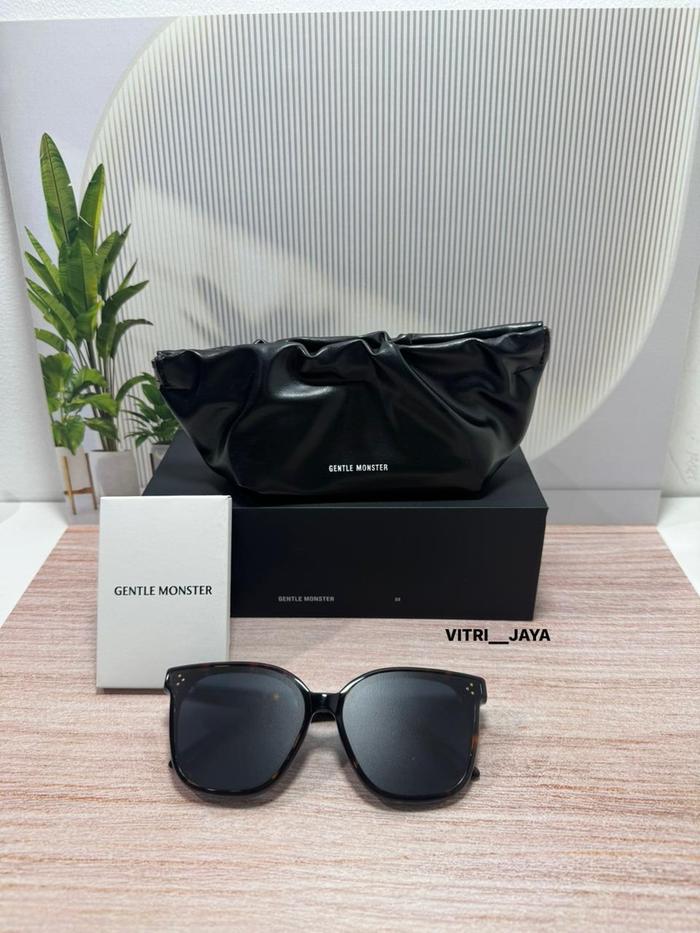 GENTLE MONSTER RICK T ORIGINAL Kacamata Hitam Fashionable dengan Desain Unik dan Kualitas Terbaik Ba