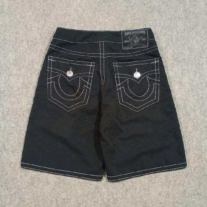 celana pendek pria TRUE RELIGION size  30 second